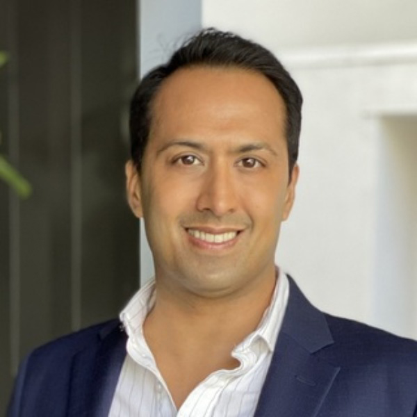 Amir Ahuja headshot